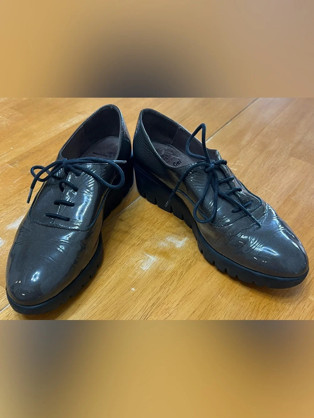Wonders Fly Olive Green Patent Leather Platform Oxford, Size 7.5. Made in Spain